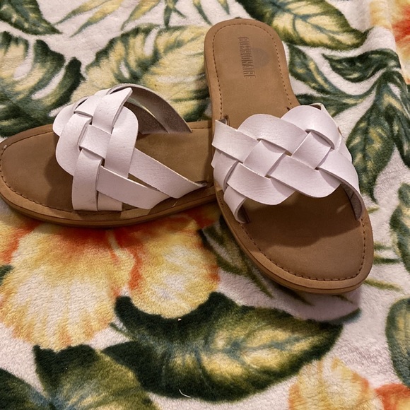 These are a pair of cute slide in sandals Great support they are a size 9 - Picture 3 of 5